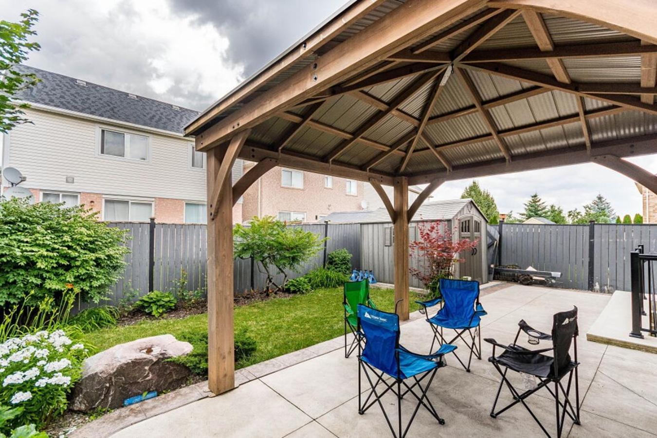 Garden 2 Bedroom Apt - Free Parking Wifi Laundry Workstation Brampton Exterior foto